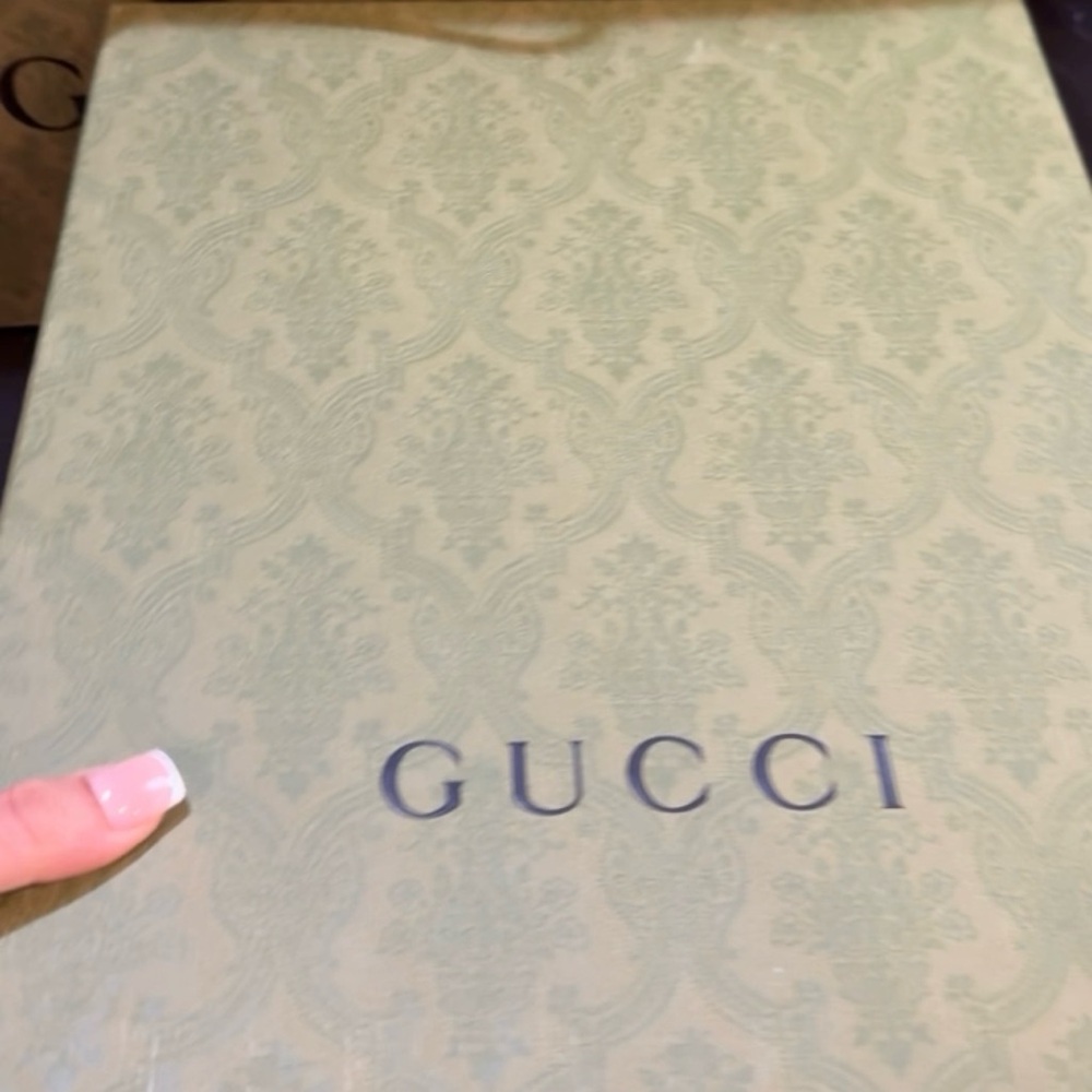 Gucci Slides Never Worn Bought A Size To Big - Picture 2 of 3